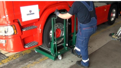 Тележка для снятия/установки колес грузовых автомобилей WD 500 Тележка для снятия/установки колес грузовых автомобилей WD 500